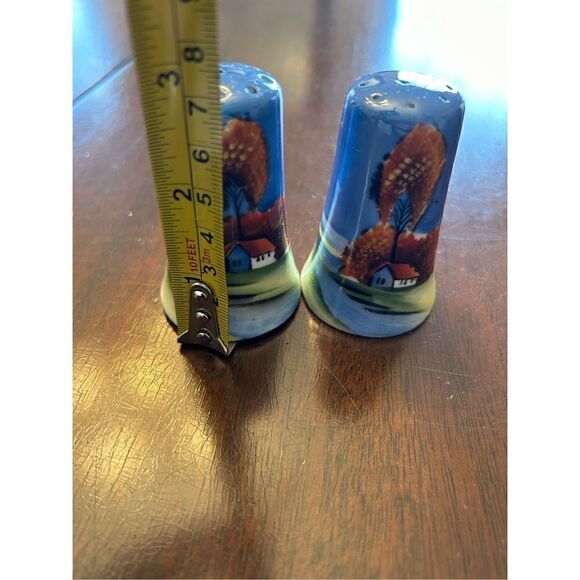 Vintage hand painted cabin in trees landscape salt pepper shakers made in Japan - Picture 2 of 5